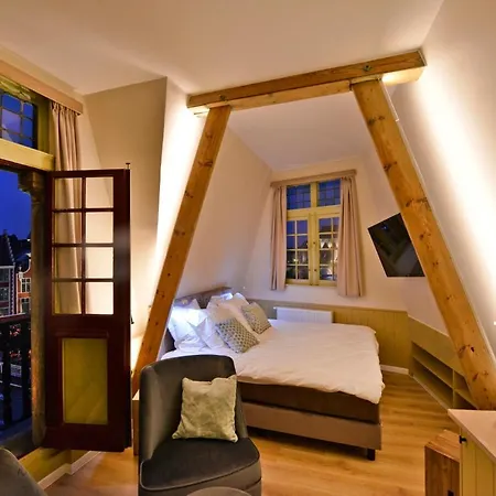 Bed & Breakfast With A View 4*