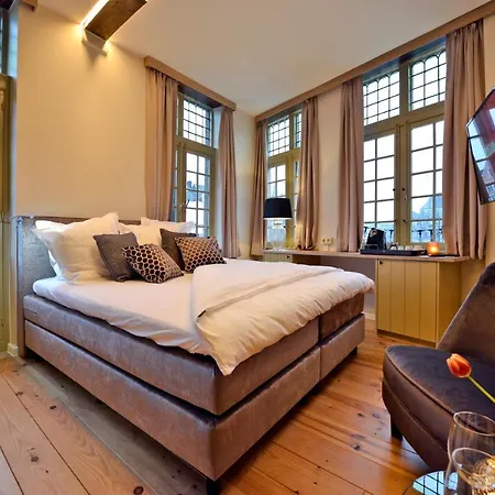 Bed & Breakfast With A View 2*